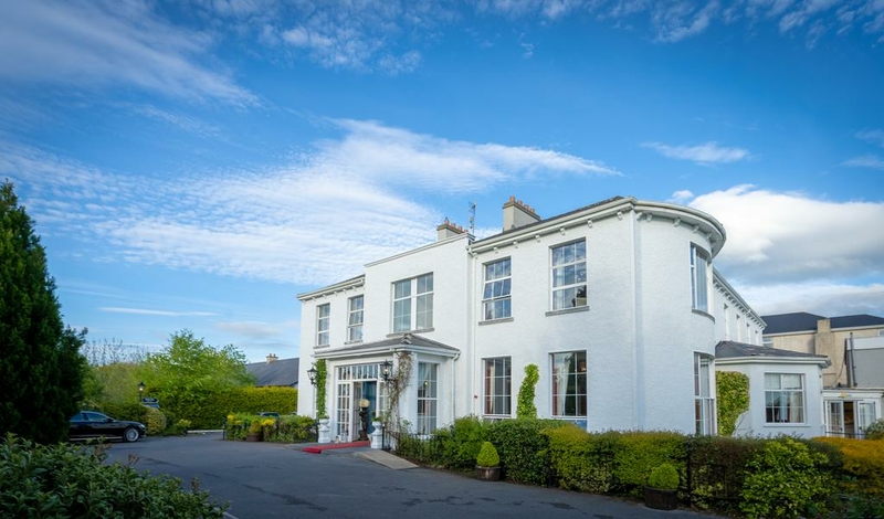 Castle Oaks House Hotel €49
