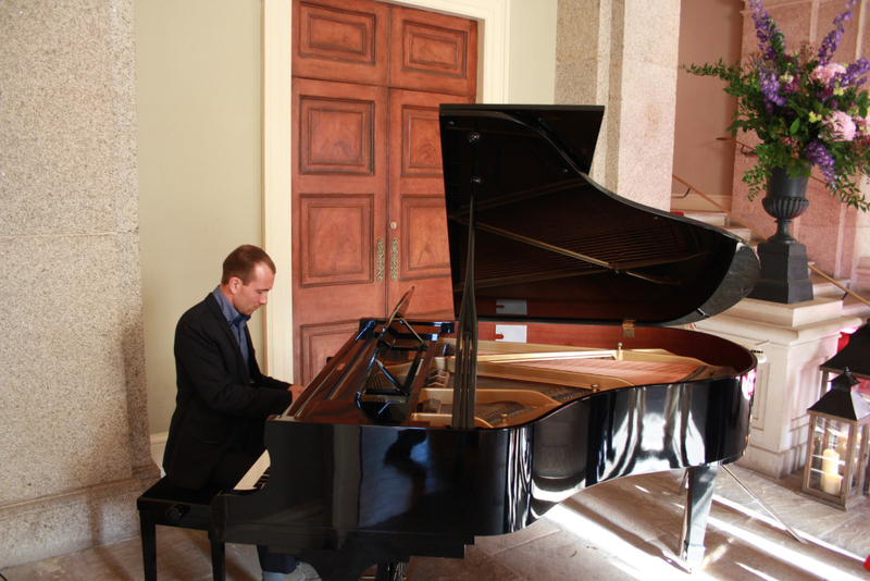 Joe Kenny Wedding Pianist €300