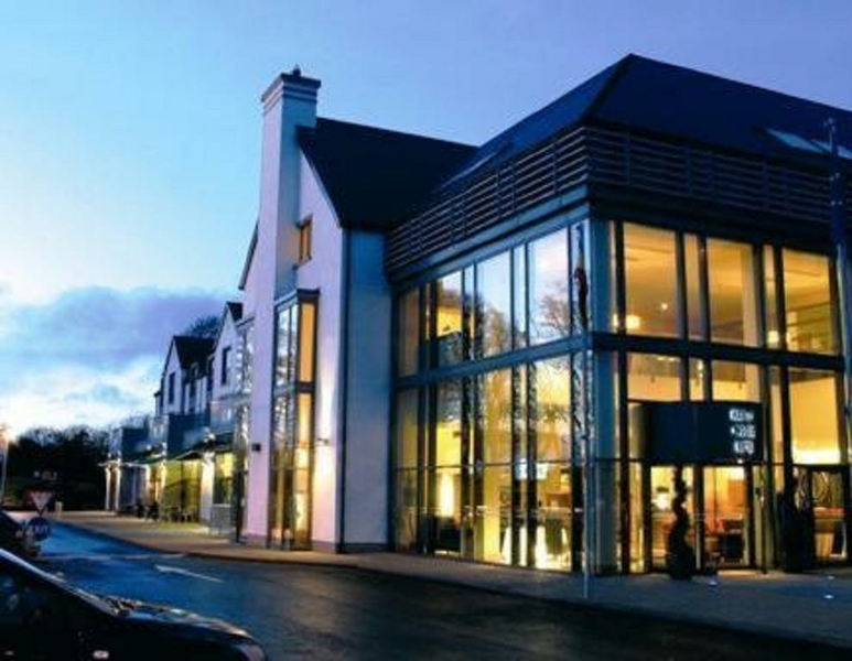 Raheen Woods Hotel €42