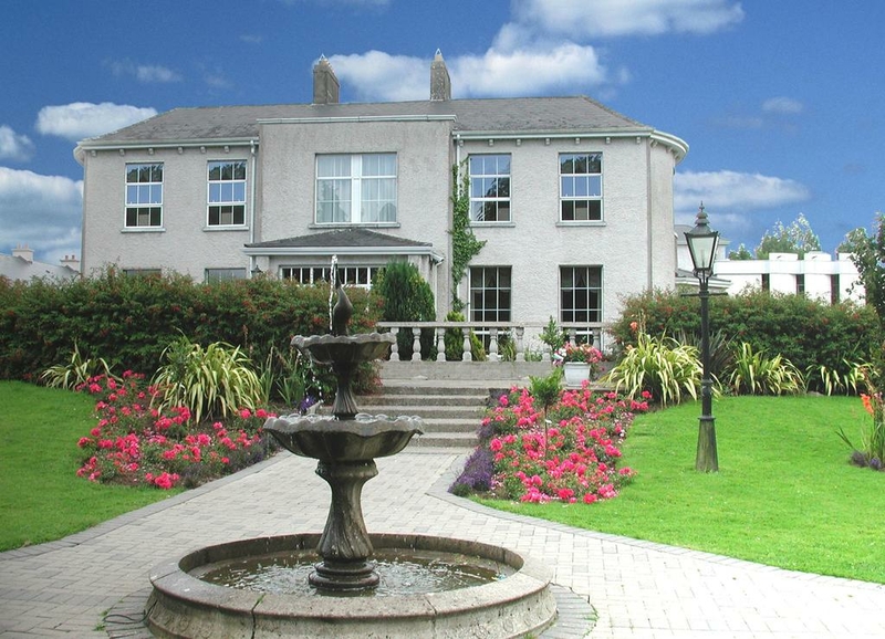 Castle Oaks House Hotel €49